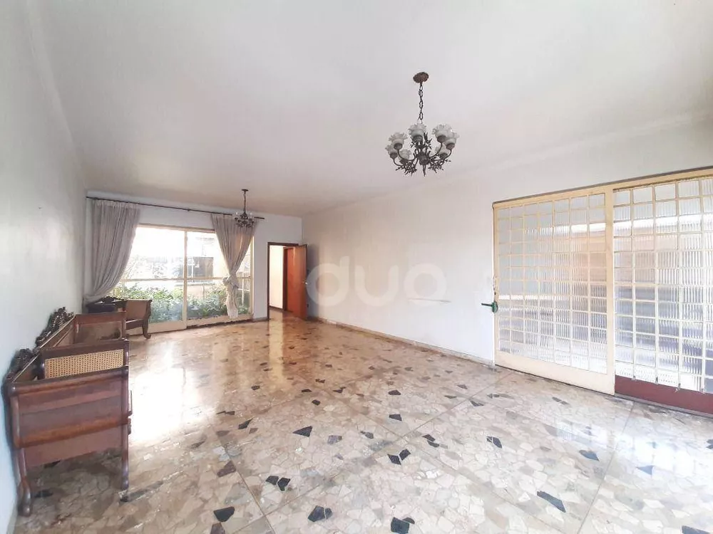 Casa à venda com 4 quartos, 349m² - Foto 1