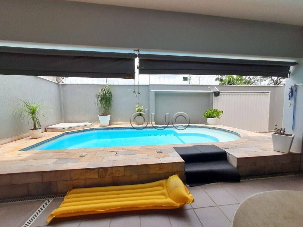 Casa, 3 quartos, 243 m² - Foto 1