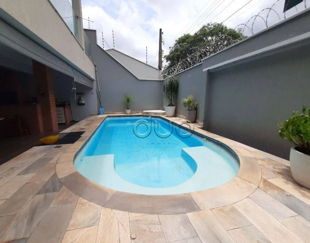 Casa, 3 quartos, 243 m² - Foto 1