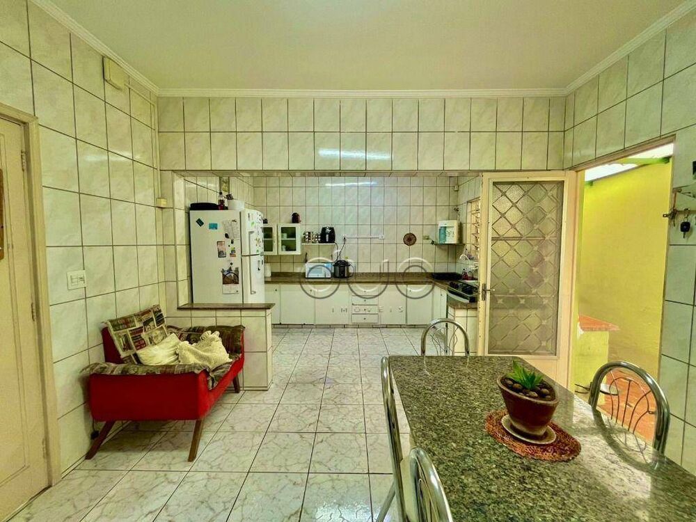 Casa à venda com 5 quartos, 250m² - Foto 2