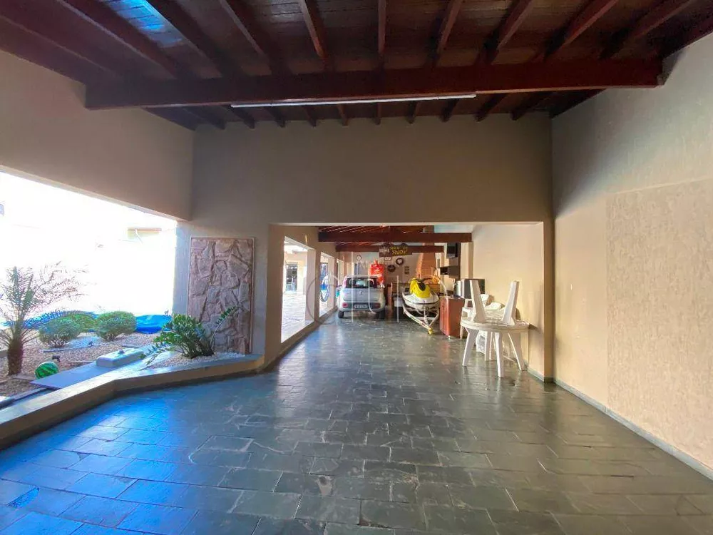 Casa à venda com 3 quartos, 256m² - Foto 2