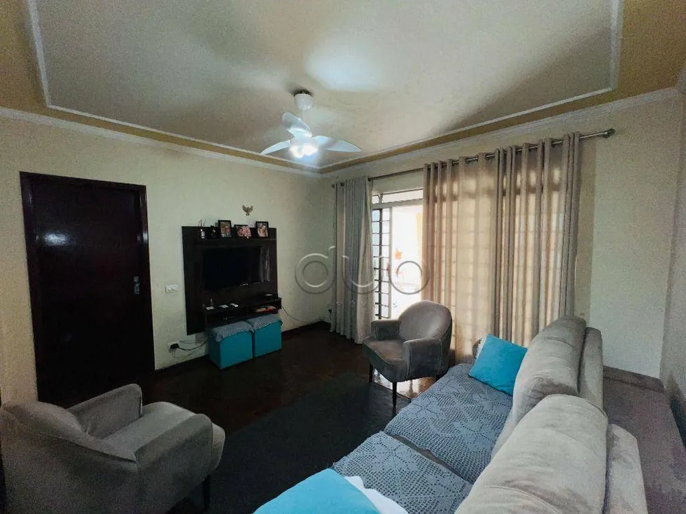 Casa, 3 quartos, 226 m² - Foto 1