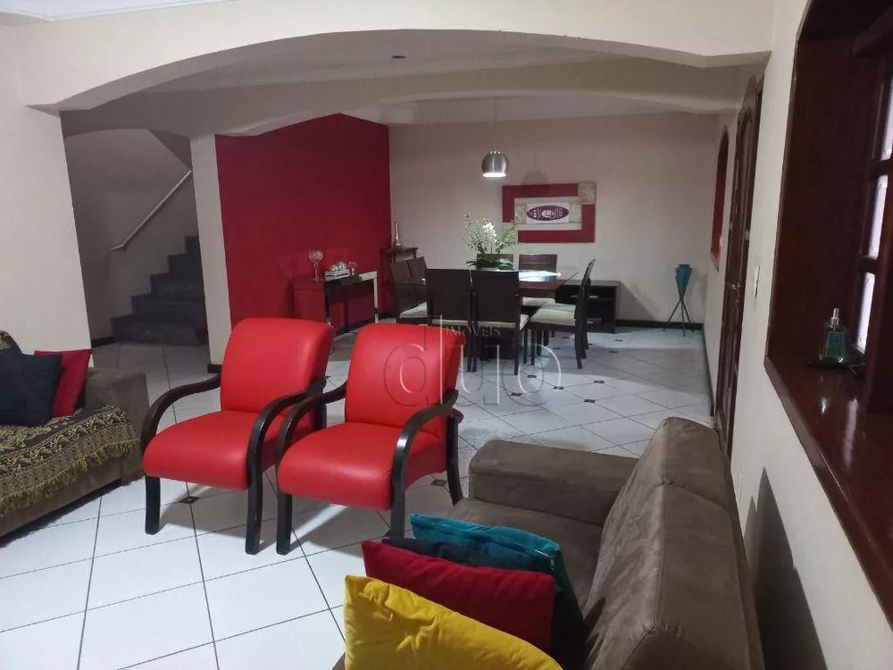 Casa à venda com 3 quartos, 257m² - Foto 1