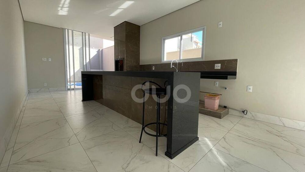 Casa de Condomínio à venda e aluguel com 3 quartos, 240m² - Foto 2