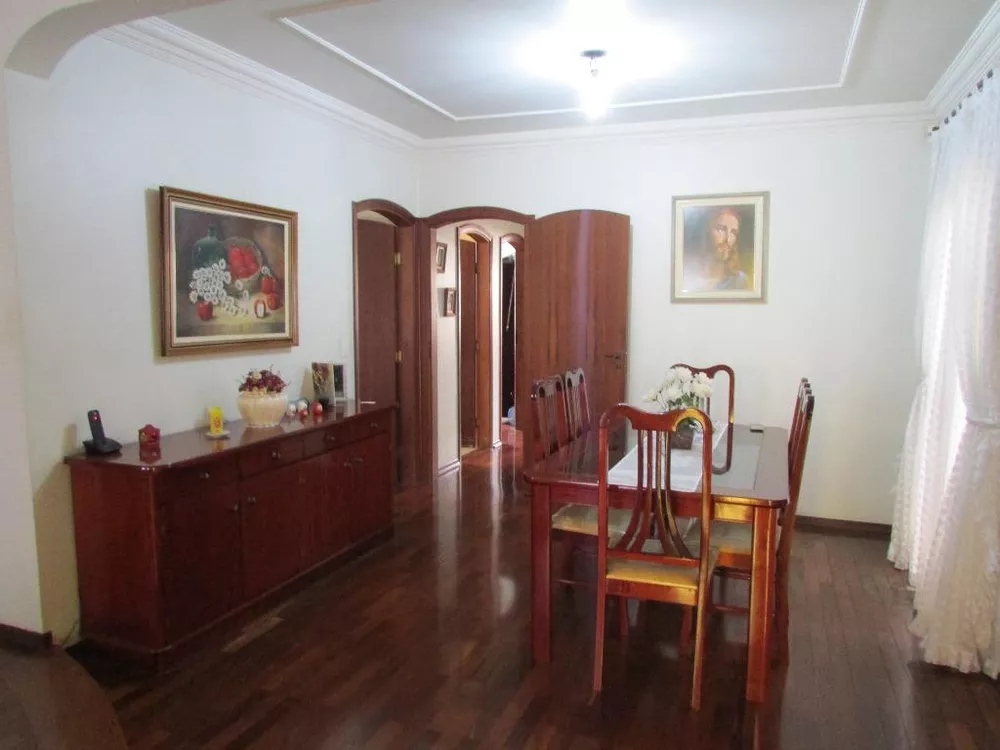 Casa à venda com 4 quartos, 196m² - Foto 2