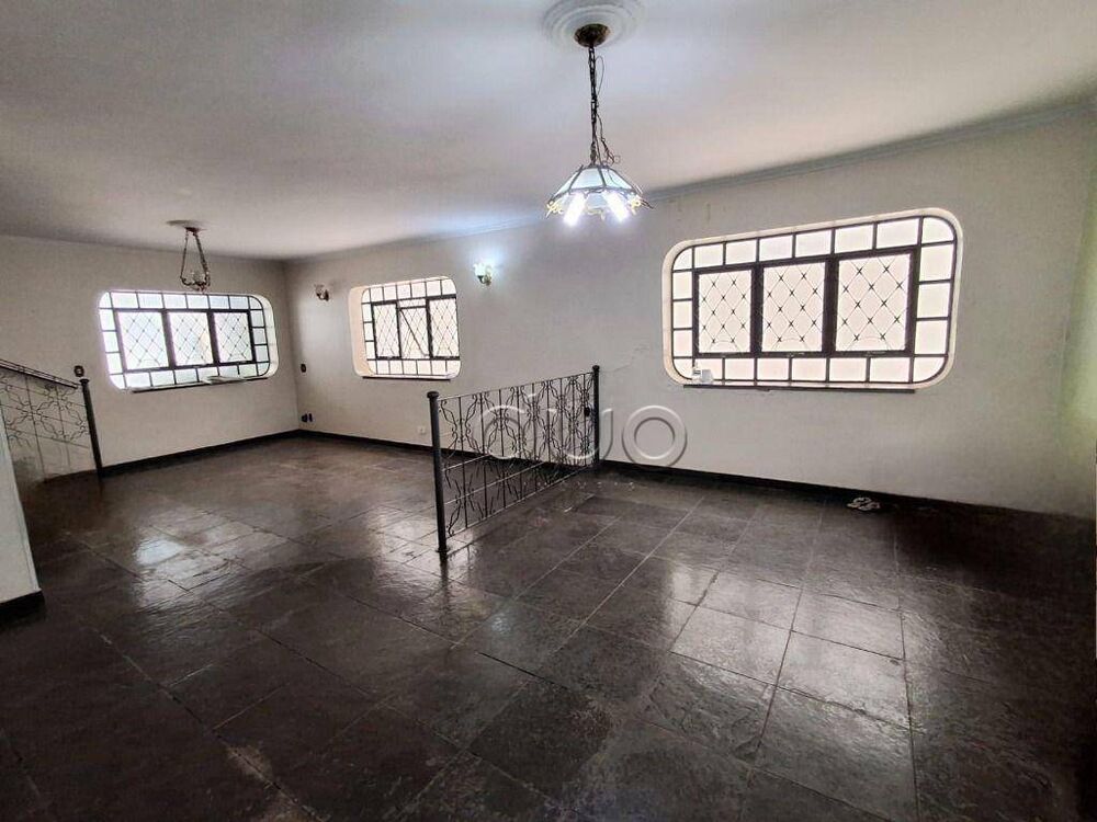 Casa à venda com 3 quartos, 278m² - Foto 1