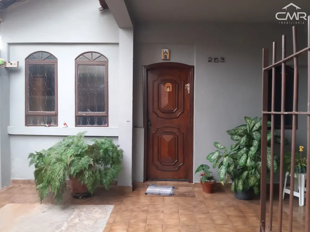 Casa, 3 quartos, 196 m² - Foto 1