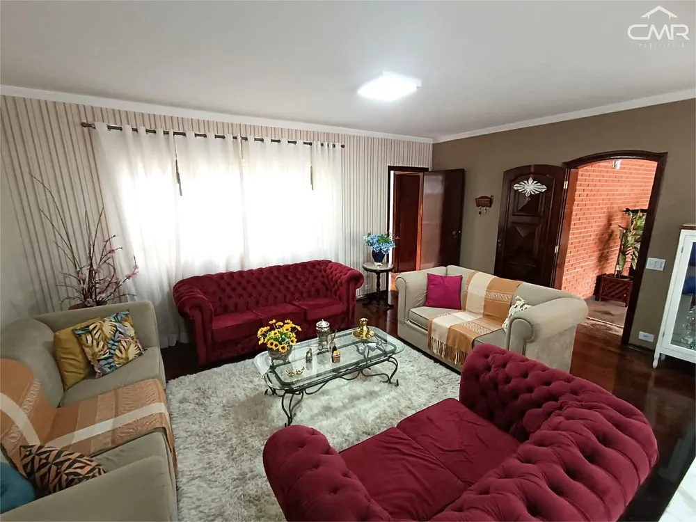 Casa, 3 quartos, 233 m² - Foto 1