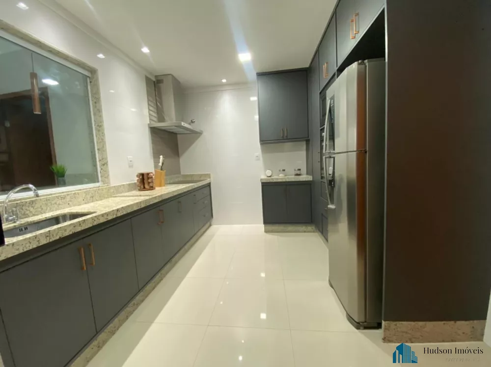 Casa à venda com 3 quartos, 224m² - Foto 4