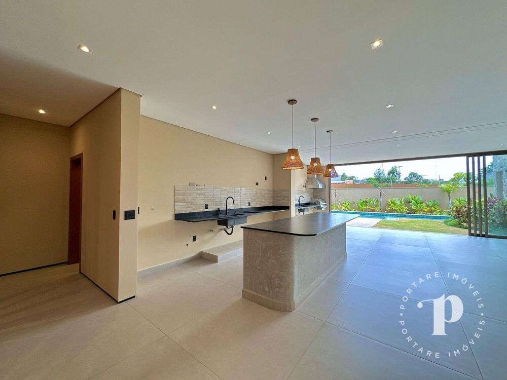 Casa de Condomínio à venda com 4 quartos, 380m² - Foto 2