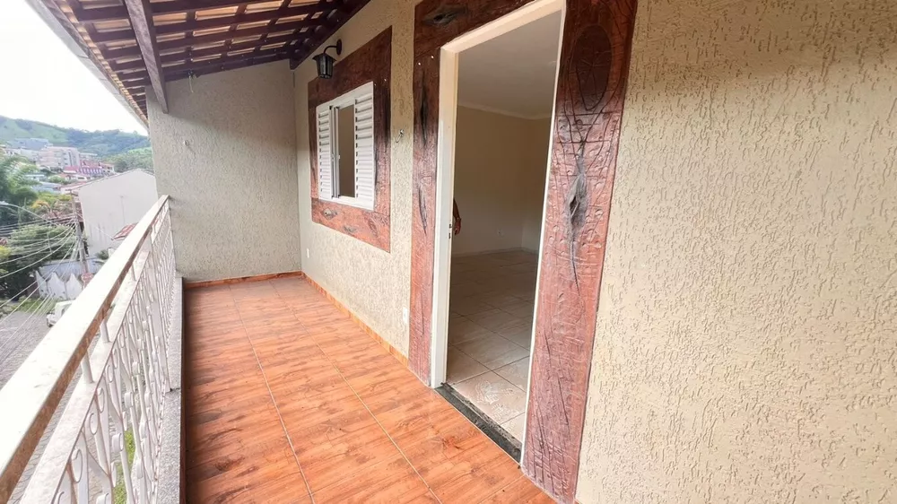 Casa à venda com 2 quartos, 144m² - Foto 1