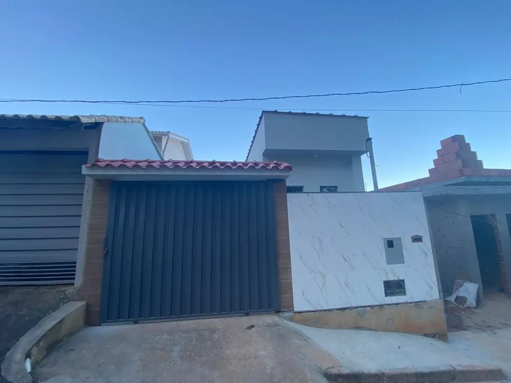 Casa à venda com 2 quartos, 96m² - Foto 1