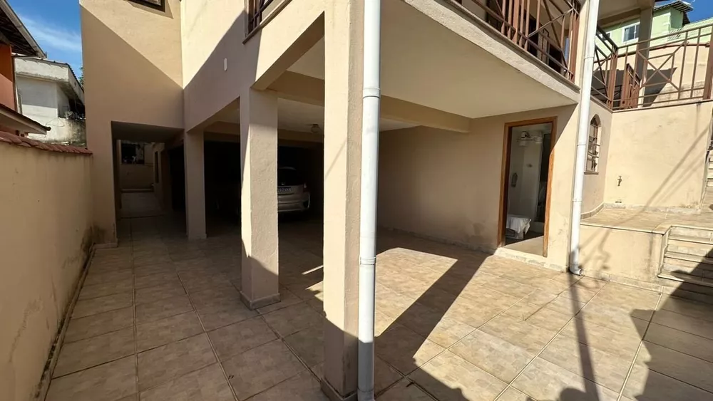 Casa à venda com 3 quartos, 202m² - Foto 3