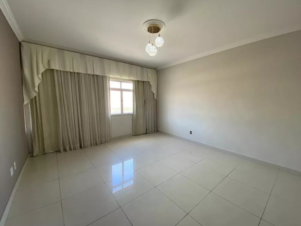 Apartamento à venda com 3 quartos, 131m² - Foto 2