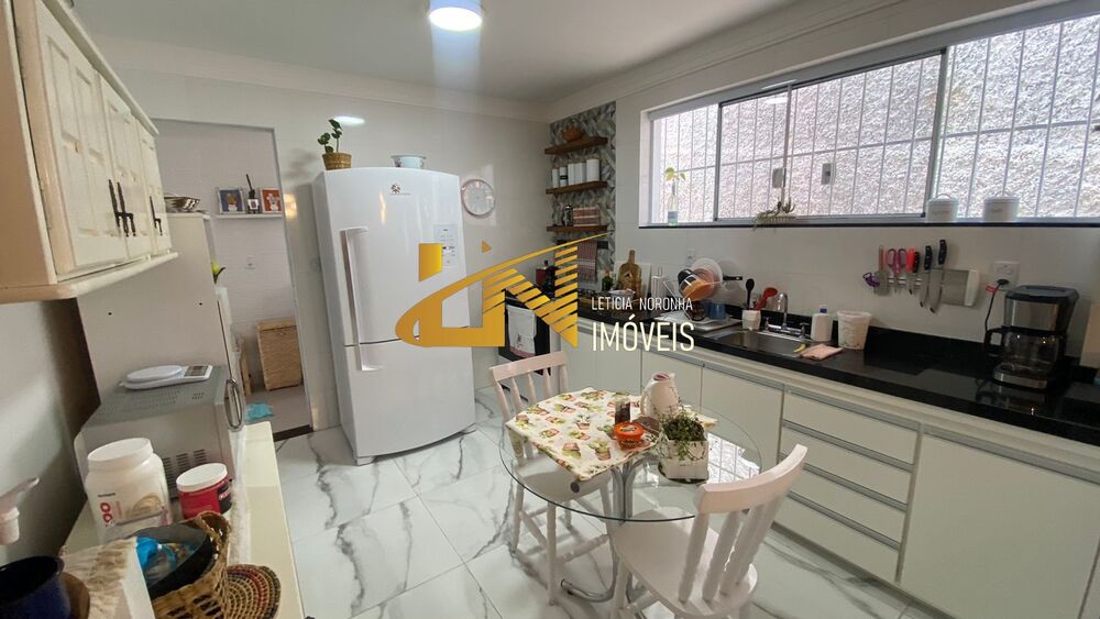 Casa à venda com 3 quartos - Foto 1