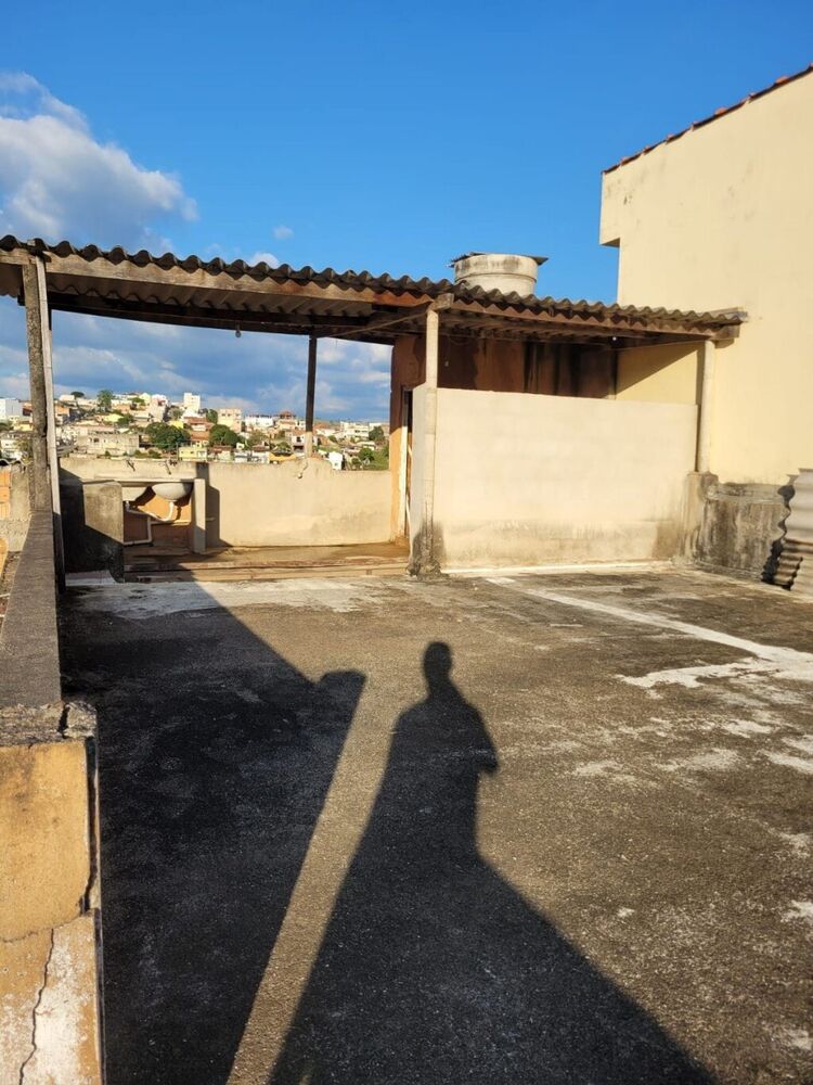 Casa à venda com 2 quartos, 210m² - Foto 2
