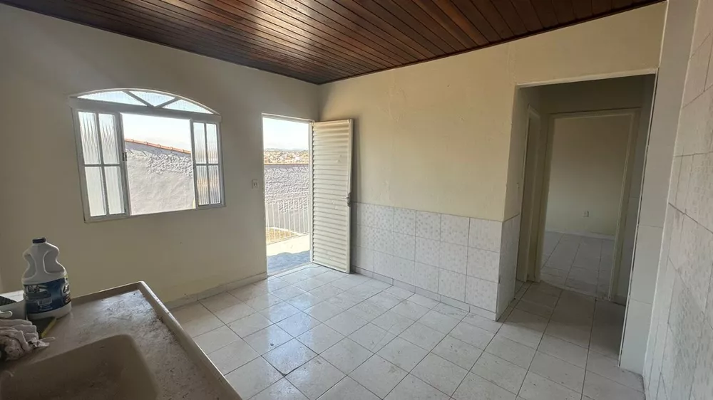 Casa à venda com 1 quarto, 30m² - Foto 2