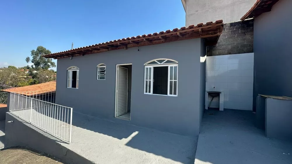 Casa à venda com 1 quarto, 30m² - Foto 1