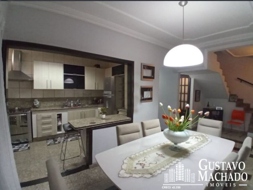 Casa à venda com 3 quartos, 230m² - Foto 3