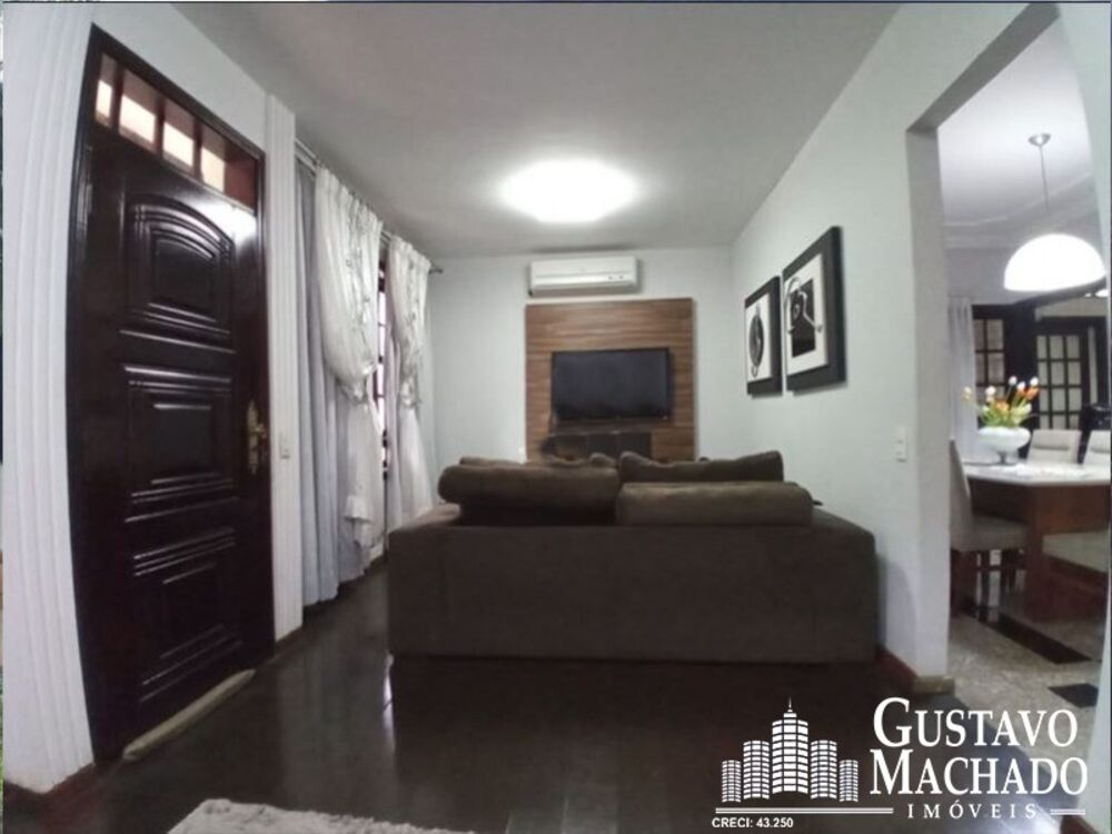 Casa à venda com 3 quartos, 230m² - Foto 1