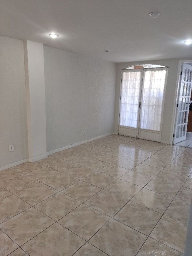 Casa à venda com 2 quartos, 107m² - Foto 1