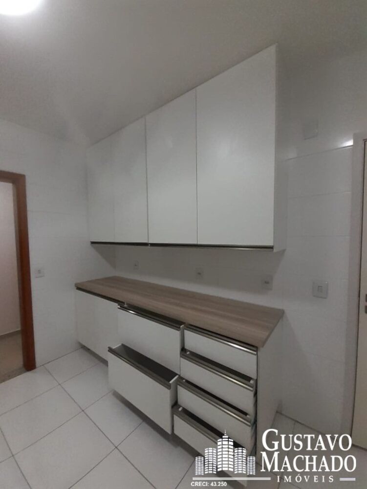 Apartamento à venda com 3 quartos, 160m² - Foto 3