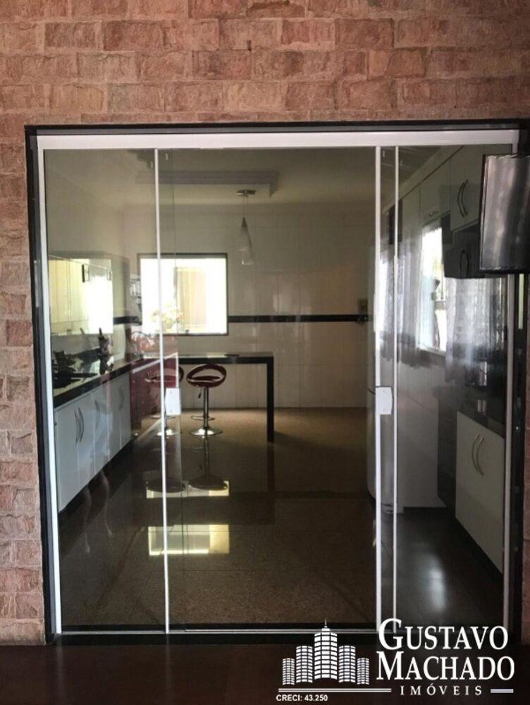 Casa à venda com 2 quartos, 110m² - Foto 2