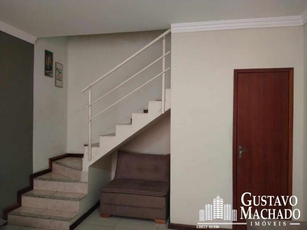 Casa à venda com 2 quartos, 60m² - Foto 2
