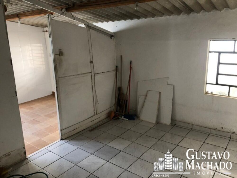 Casa à venda com 2 quartos, 70m² - Foto 4