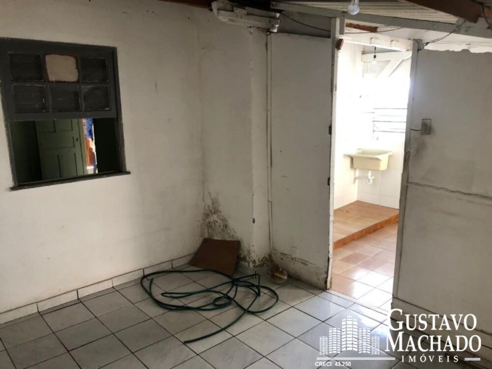 Casa à venda com 2 quartos, 70m² - Foto 1