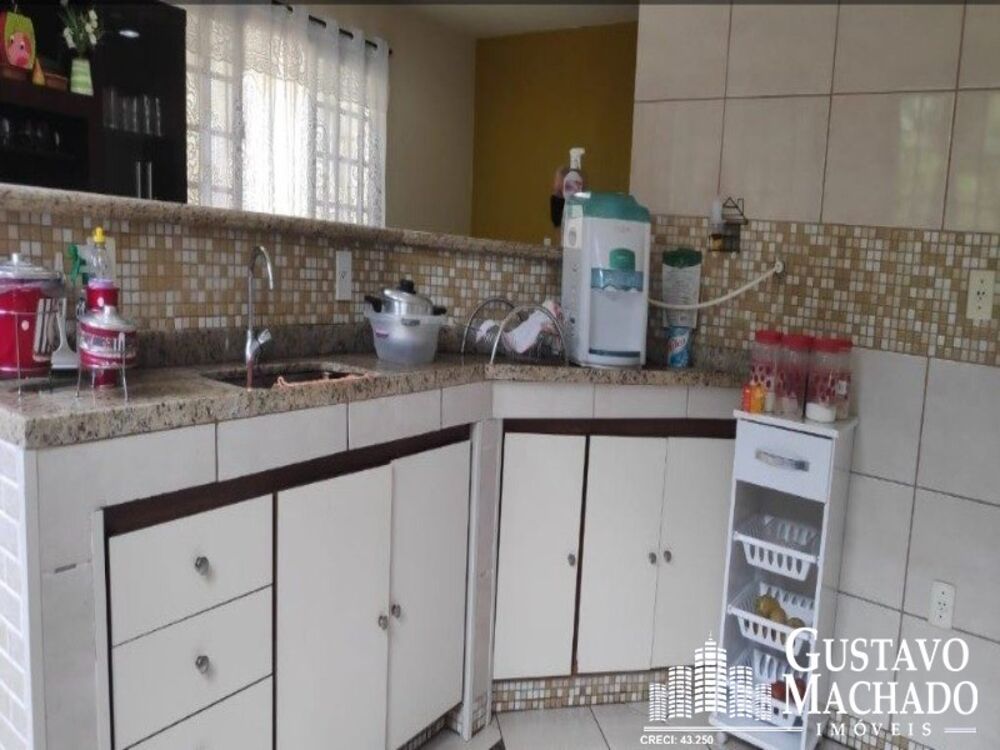 Casa à venda com 4 quartos, 334m² - Foto 2
