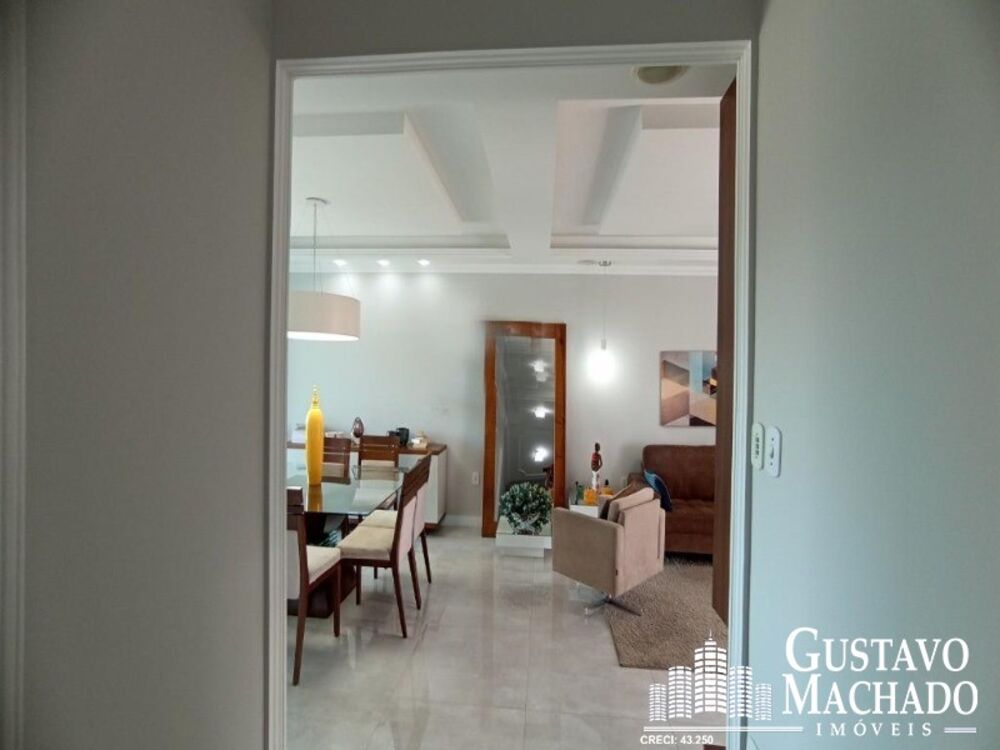 Casa à venda com 3 quartos, 270m² - Foto 1