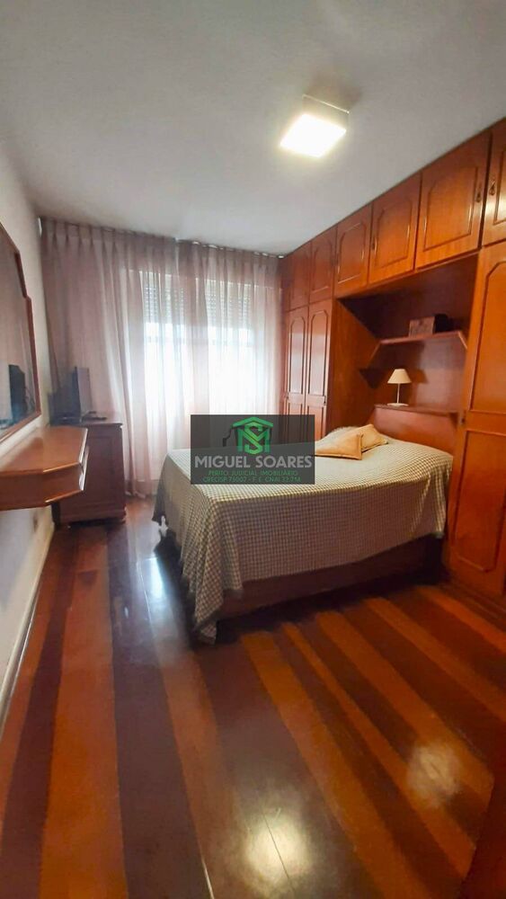 Apartamento à venda com 3 quartos, 179m² - Foto 2