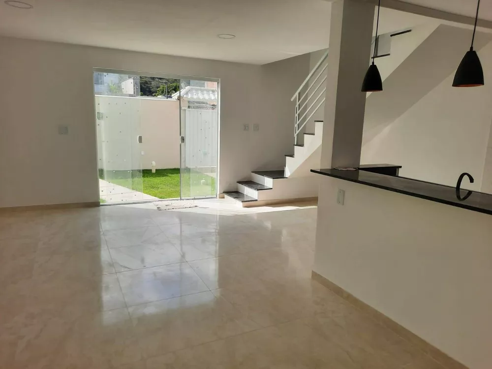 Casa à venda com 3 quartos, 300m² - Foto 2