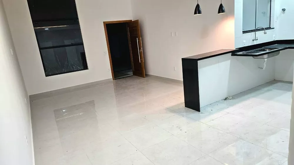 Casa à venda com 3 quartos, 300m² - Foto 1