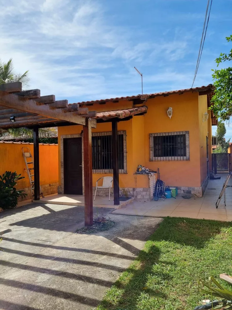 Casa à venda com 3 quartos, 240m² - Foto 1