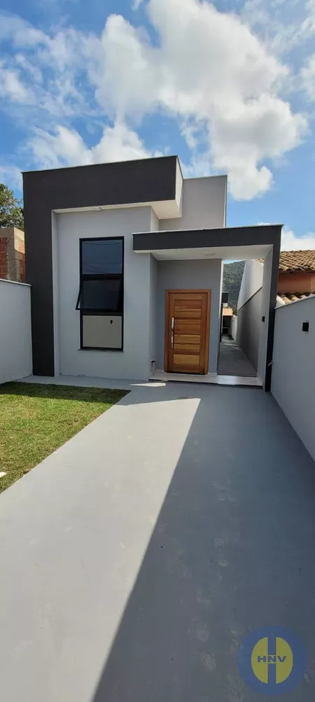 Casa à venda com 3 quartos, 240m² - Foto 1