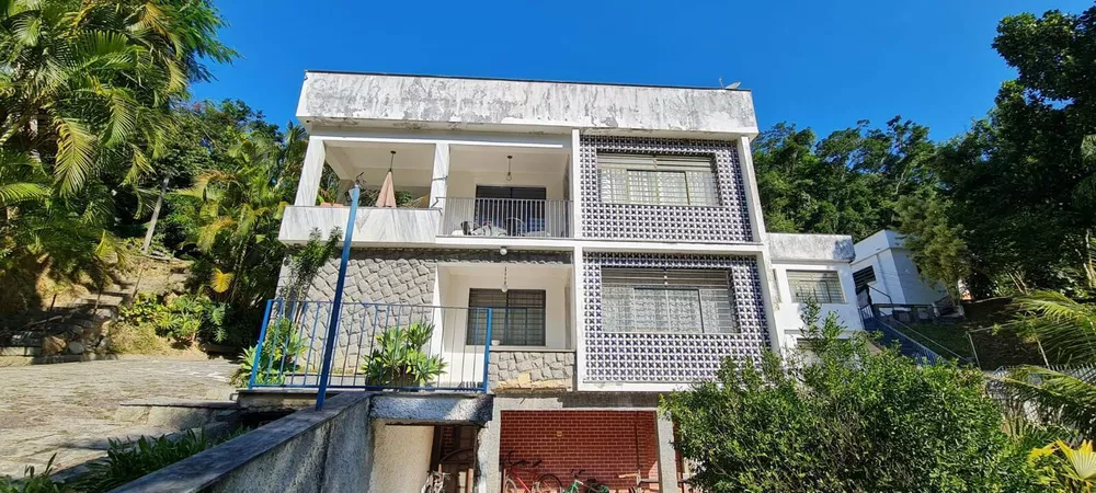 Casa à venda com 9 quartos, 550m² - Foto 1