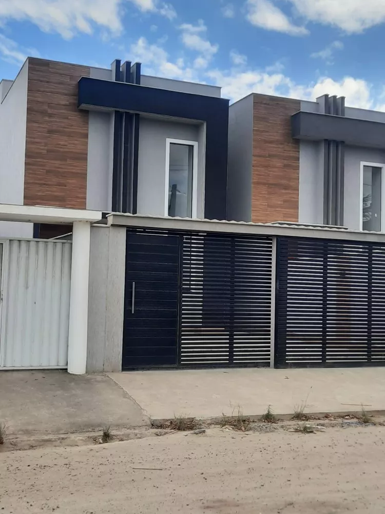 Casa à venda com 3 quartos, 240m² - Foto 1