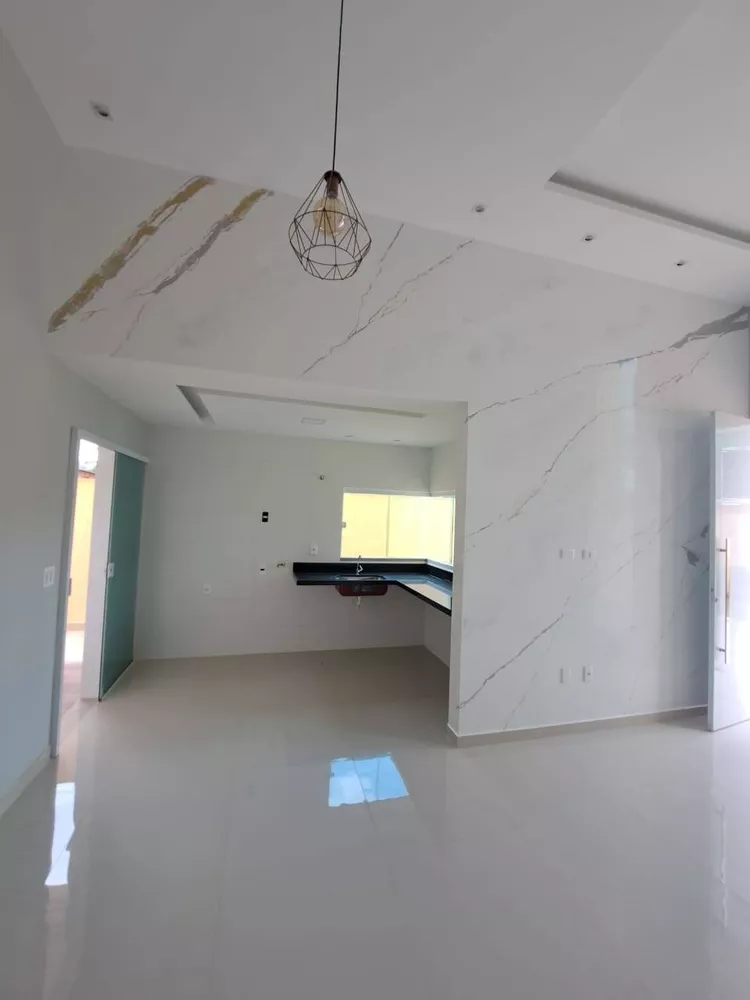 Casa à venda com 3 quartos, 240m² - Foto 2