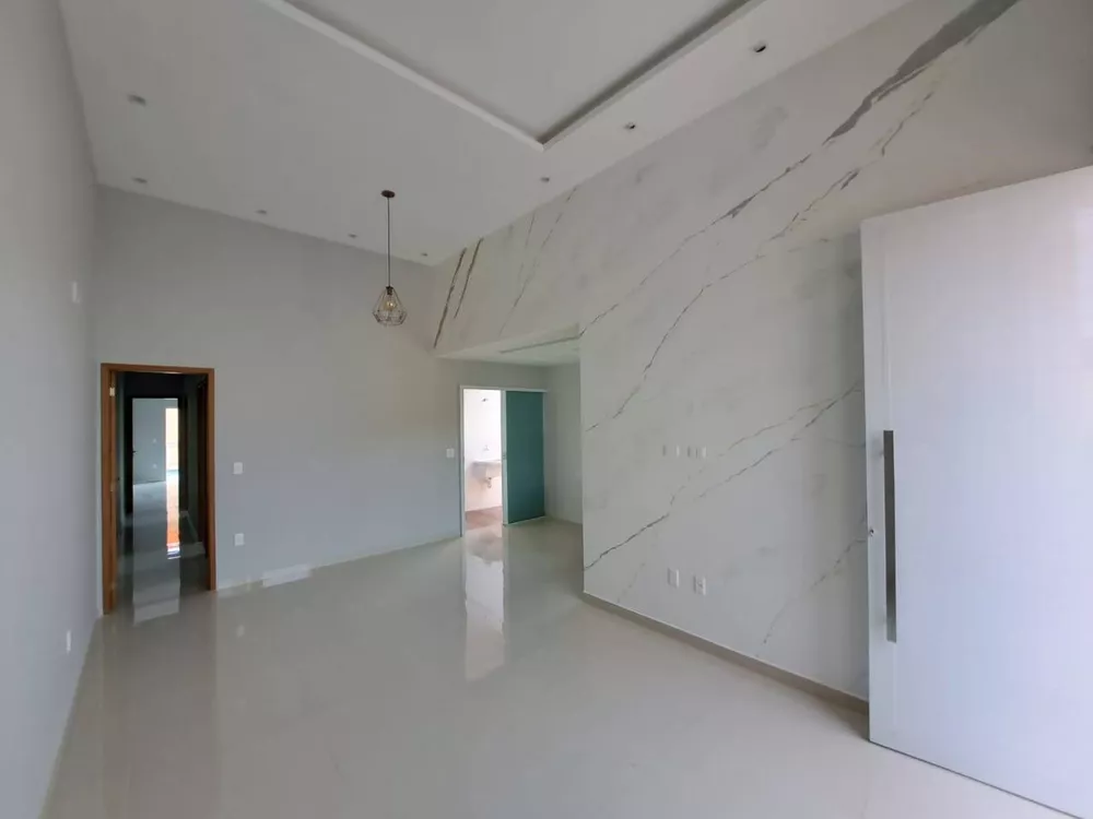 Casa à venda com 3 quartos, 240m² - Foto 3