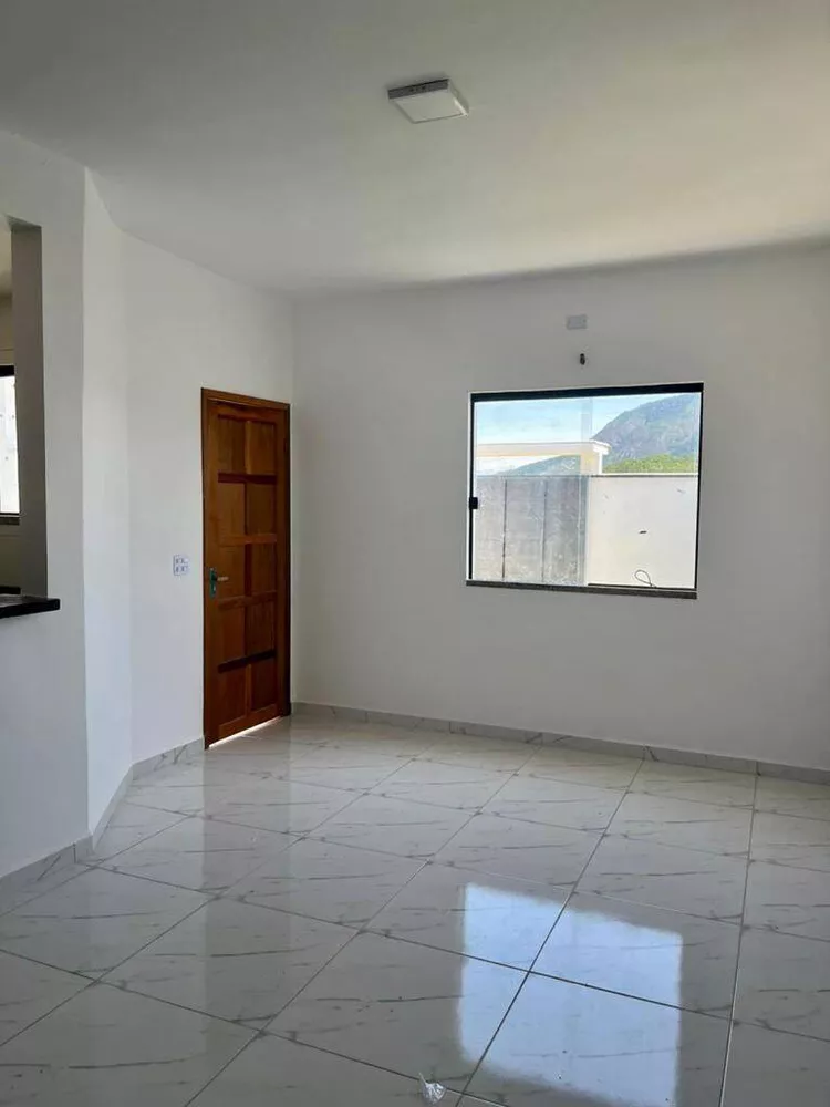 Casa à venda com 2 quartos, 75m² - Foto 4