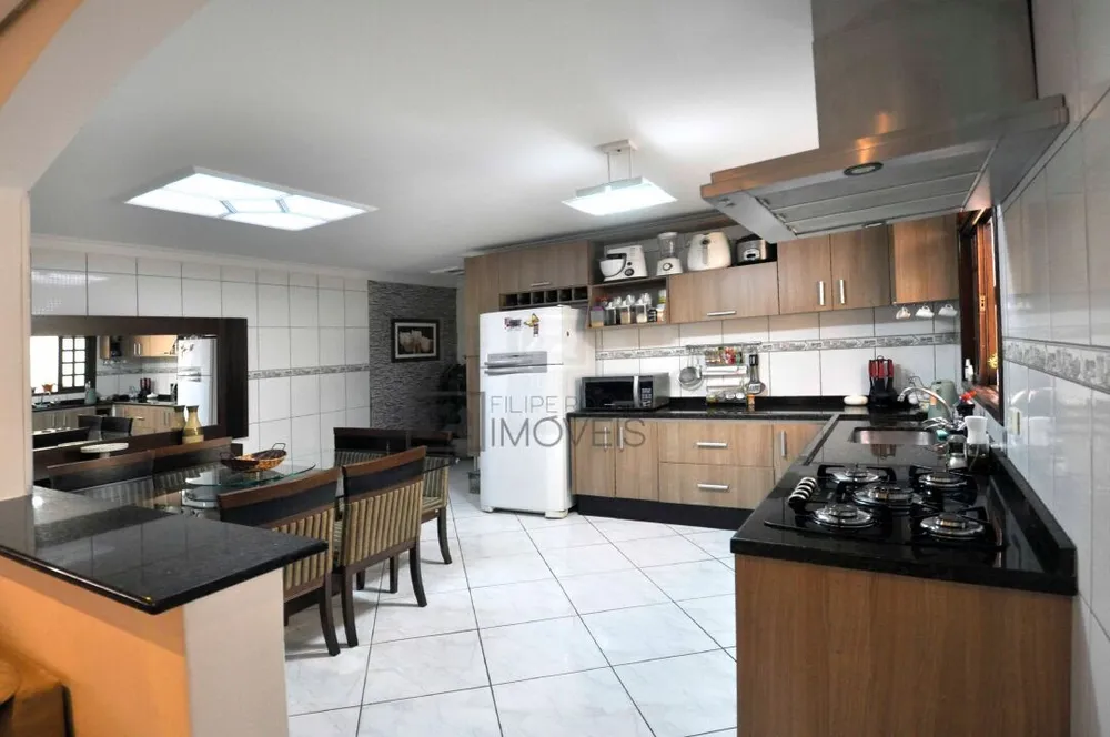 Sobrado, 2 quartos, 222 m² - Foto 1