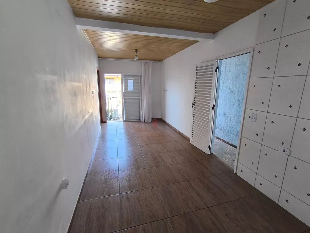 Casa à venda com 2 quartos, 48m² - Foto 2