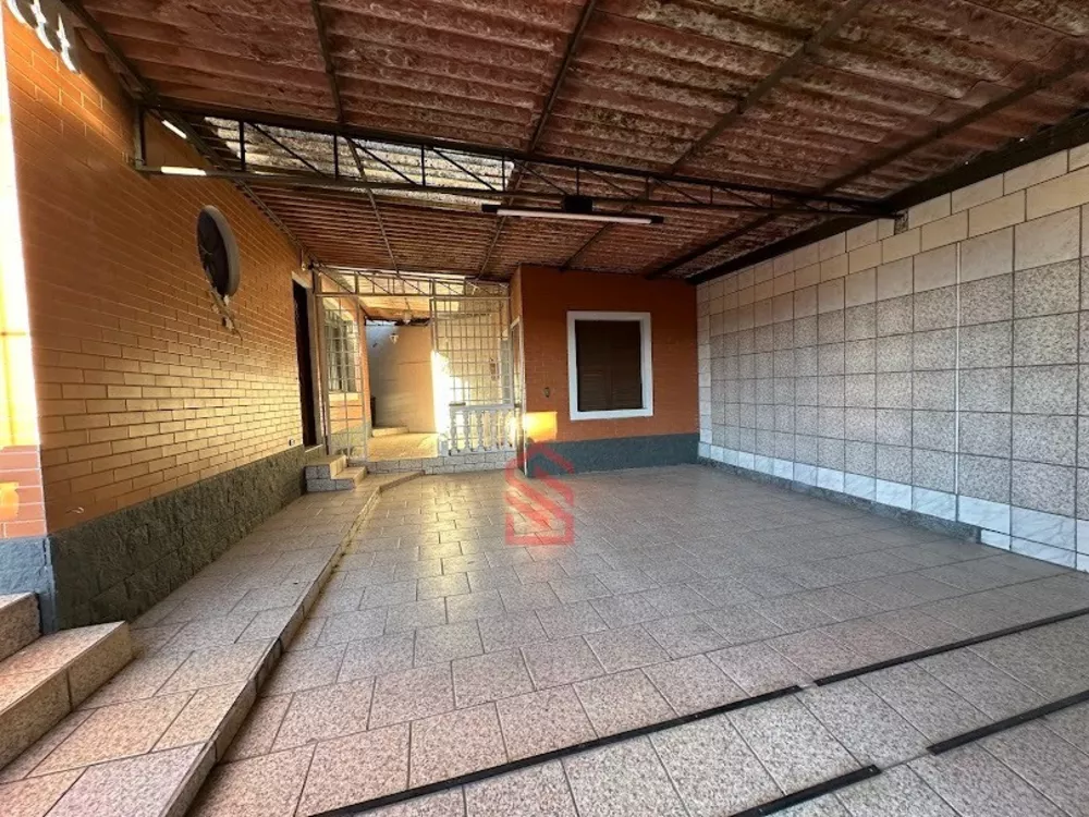 Casa à venda com 4 quartos, 200m² - Foto 3