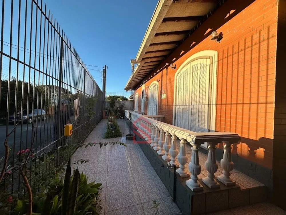 Casa à venda com 4 quartos, 200m² - Foto 2