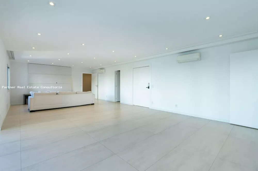 Apartamento à venda com 3 quartos, 236m² - Foto 2