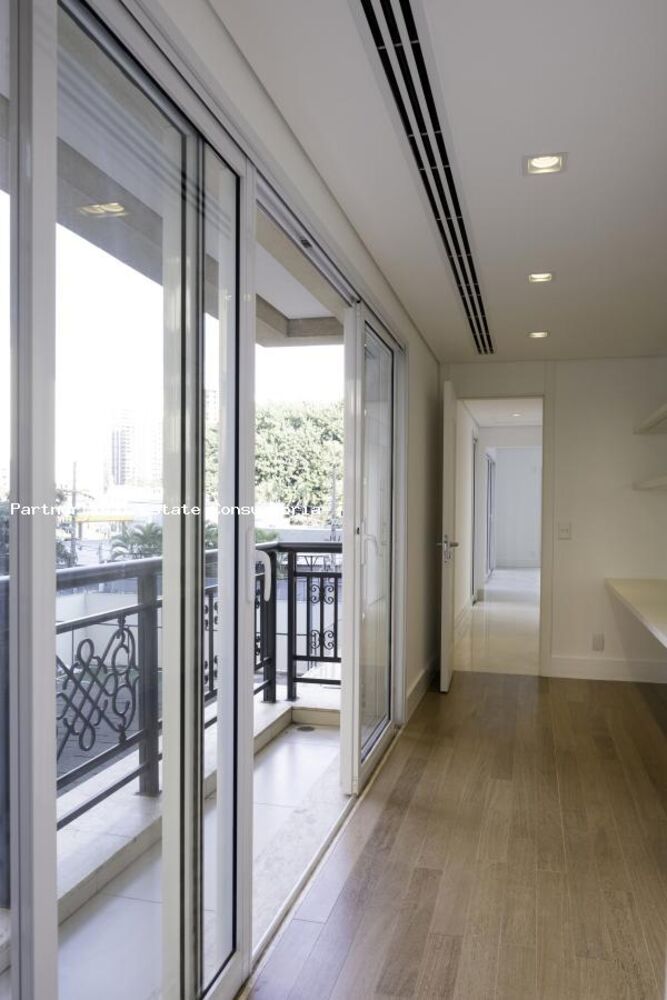 Apartamento para alugar com 4 quartos, 273m² - Foto 2