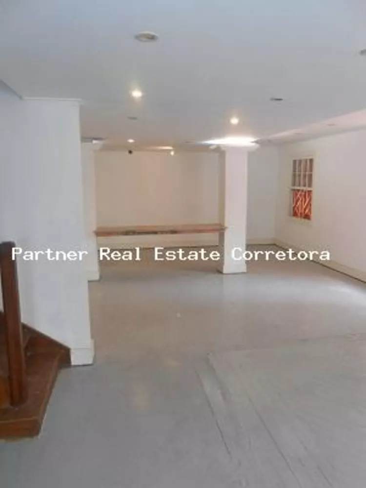 Casa para alugar com 5 quartos, 186m² - Foto 1