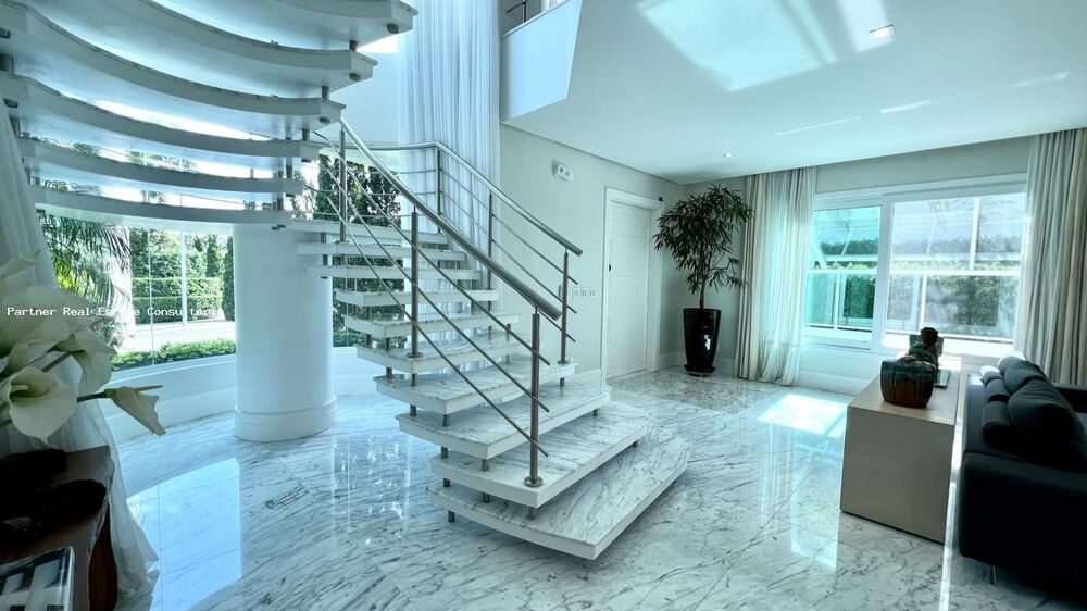 Casa à venda com 7 quartos, 790m² - Foto 1